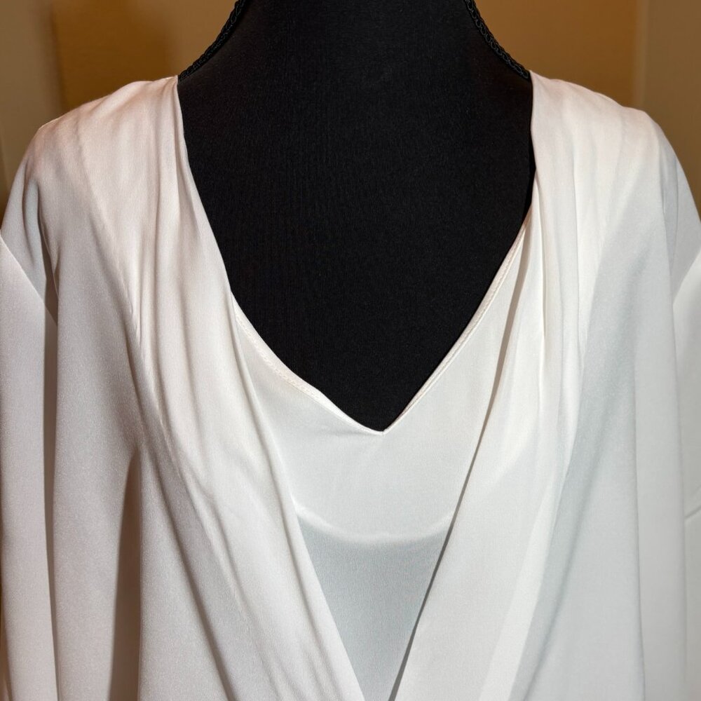 NWOT Cabi White Blouse Long Sleeve V-Neckline Size XL - Picture 4 of 10